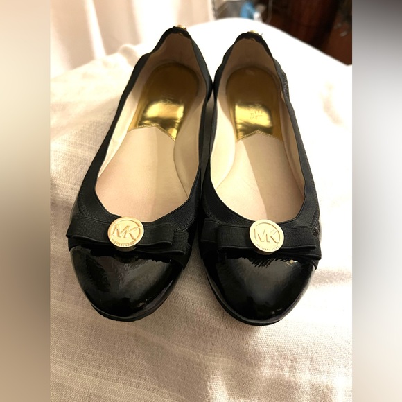 Michael Kors Black Flat Ballet Dixie Shoe with Logo Bow, LIKE NEW, 7.5 - Picture 1 of 5